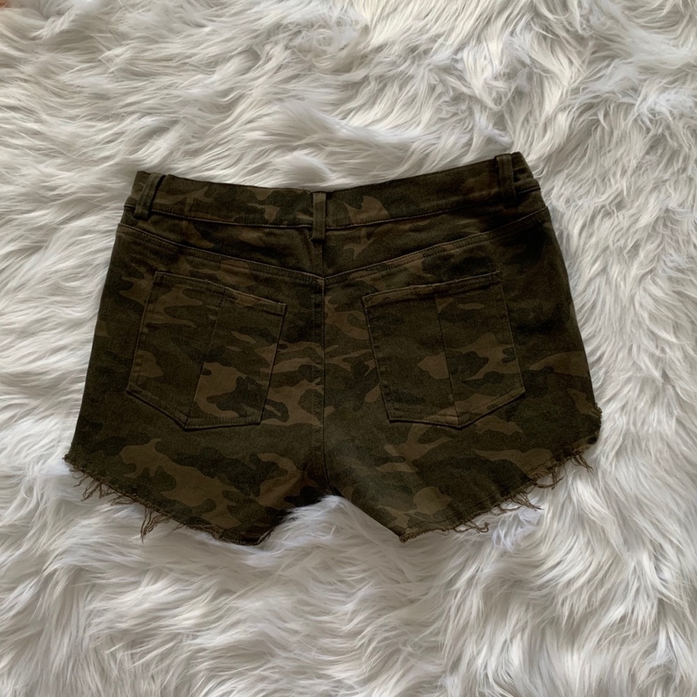 Olivaceous camo cutoff shorts - Picture 6 of 6